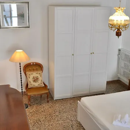 בית אירוח Julia's Retreat